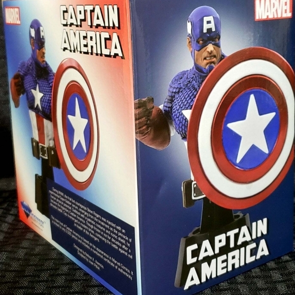 Diamond Select Marvel Captain America 1/7 Scale Bust - Picture 2 of 4